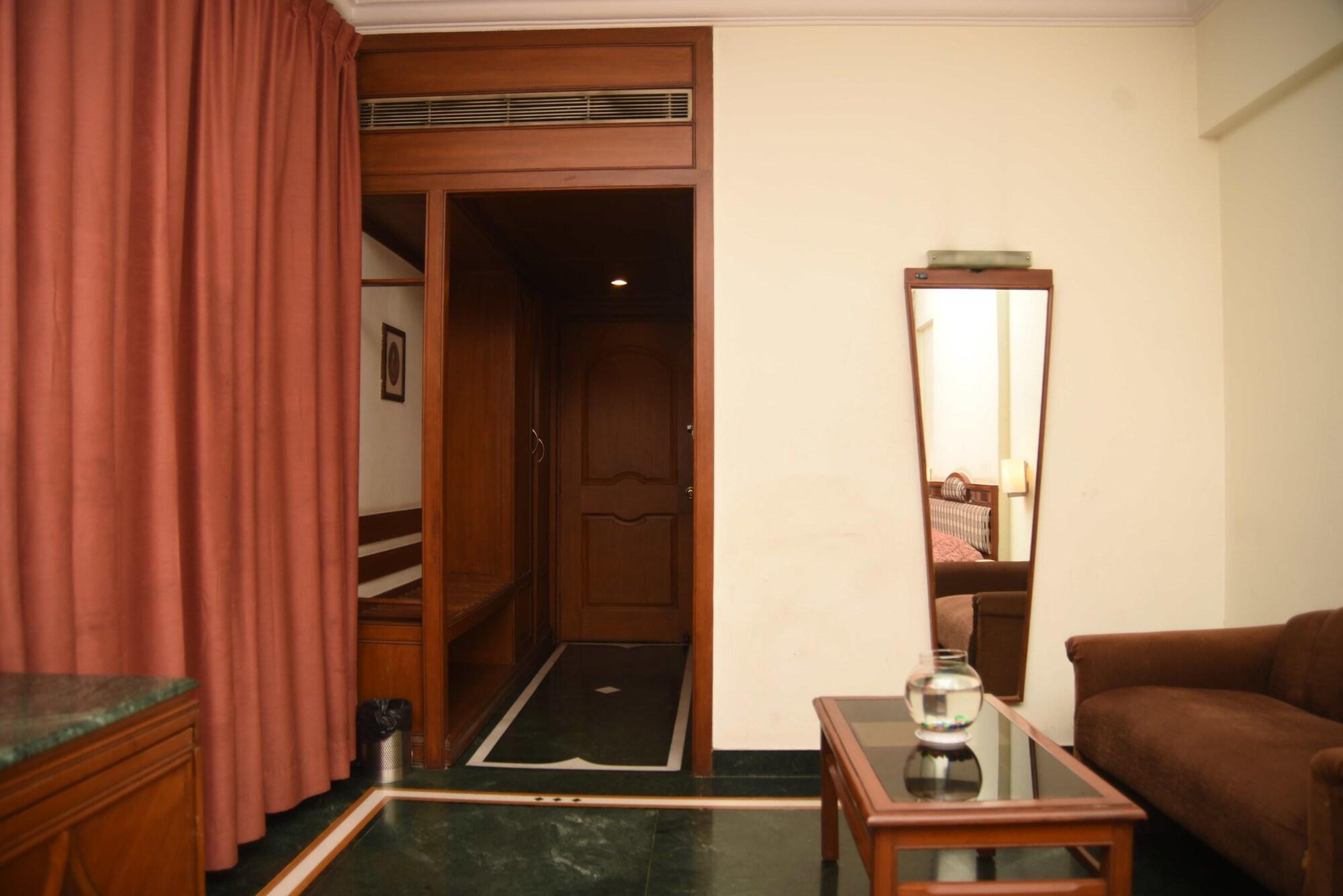 Hotel Maurya Bangalore Bagian luar foto