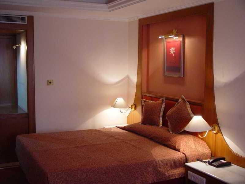 Hotel Maurya Bangalore Bagian luar foto