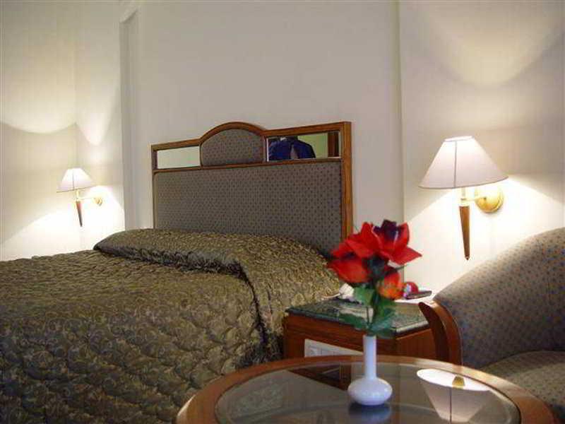 Hotel Maurya Bangalore Bagian luar foto