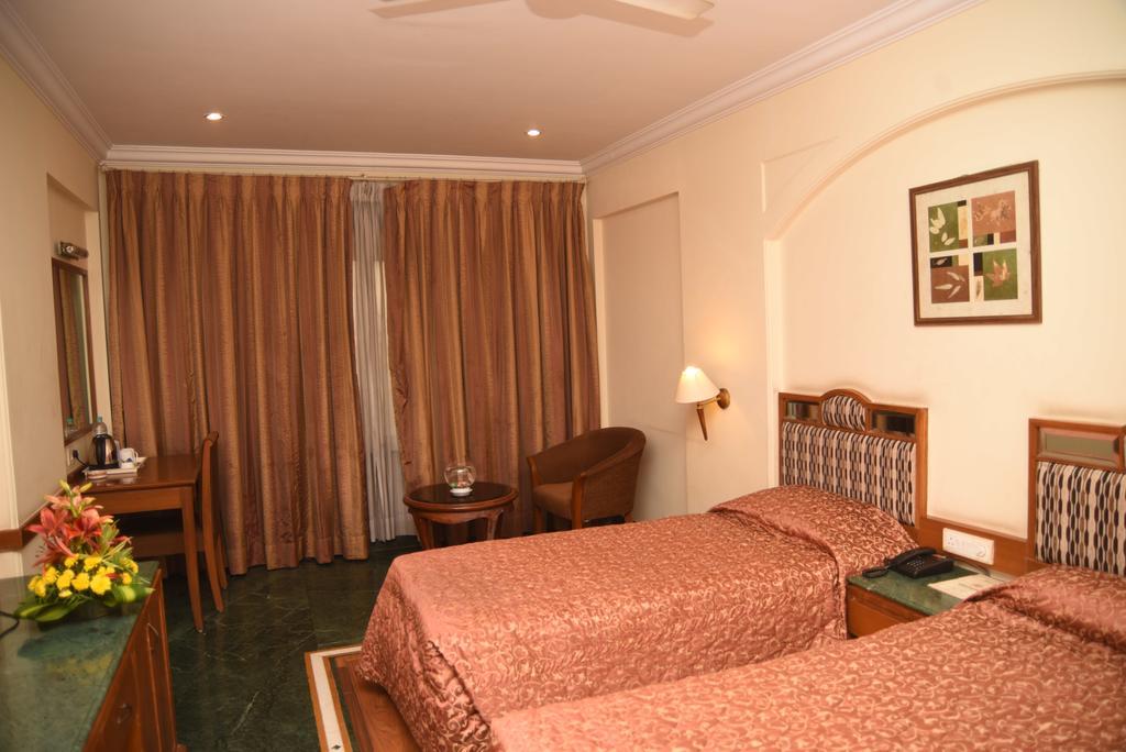Hotel Maurya Bangalore Bagian luar foto
