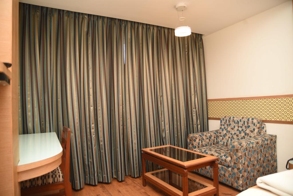Hotel Maurya Bangalore Bagian luar foto