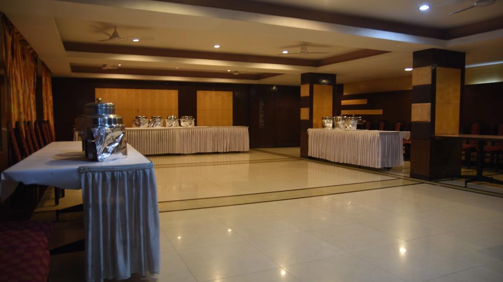 Hotel Maurya Bangalore Bagian luar foto