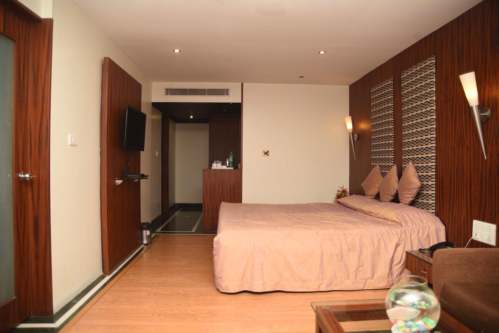 Hotel Maurya Bangalore Bagian luar foto