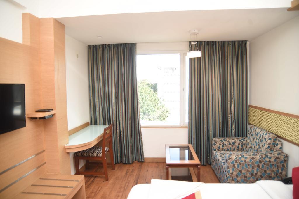 Hotel Maurya Bangalore Bagian luar foto