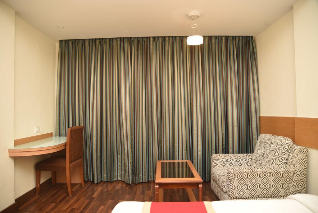 Hotel Maurya Bangalore Bagian luar foto