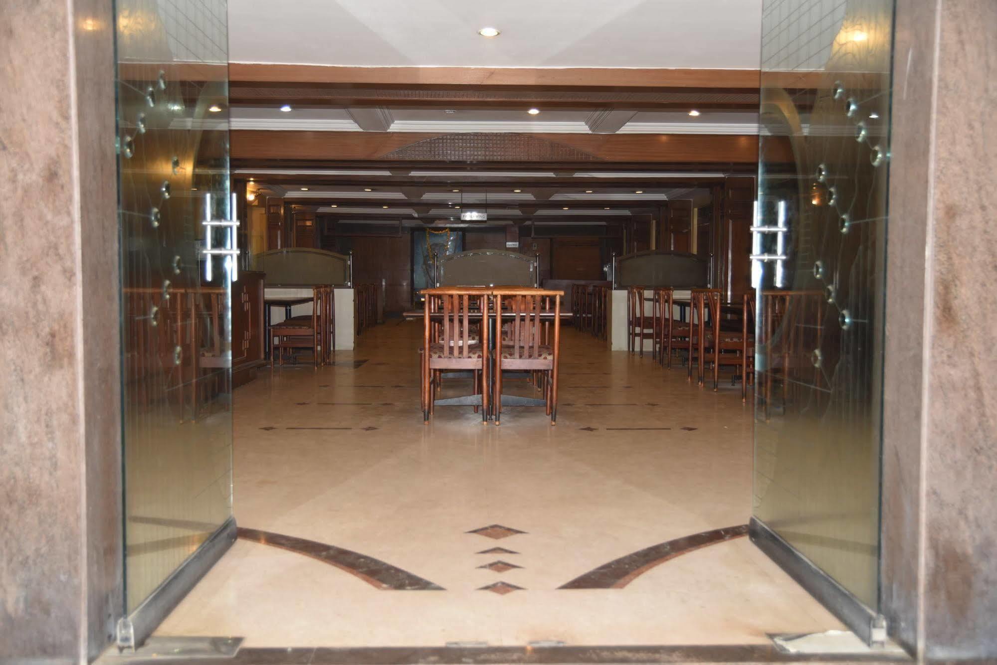 Hotel Maurya Bangalore Bagian luar foto