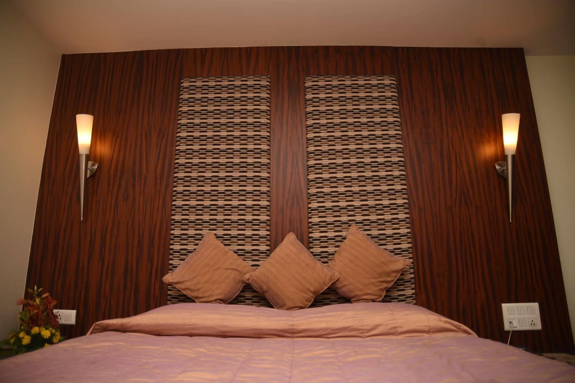 Hotel Maurya Bangalore Bagian luar foto