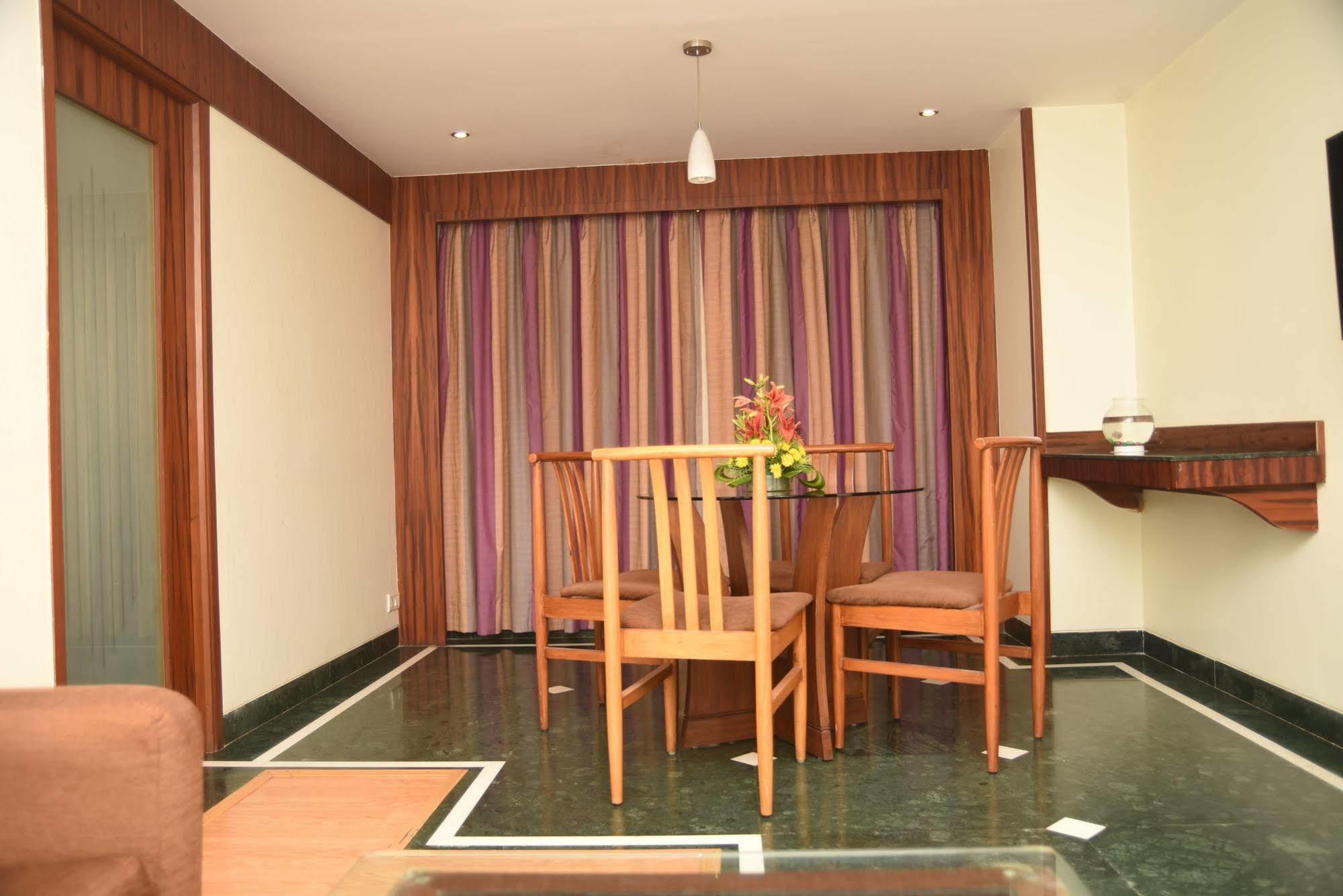 Hotel Maurya Bangalore Bagian luar foto
