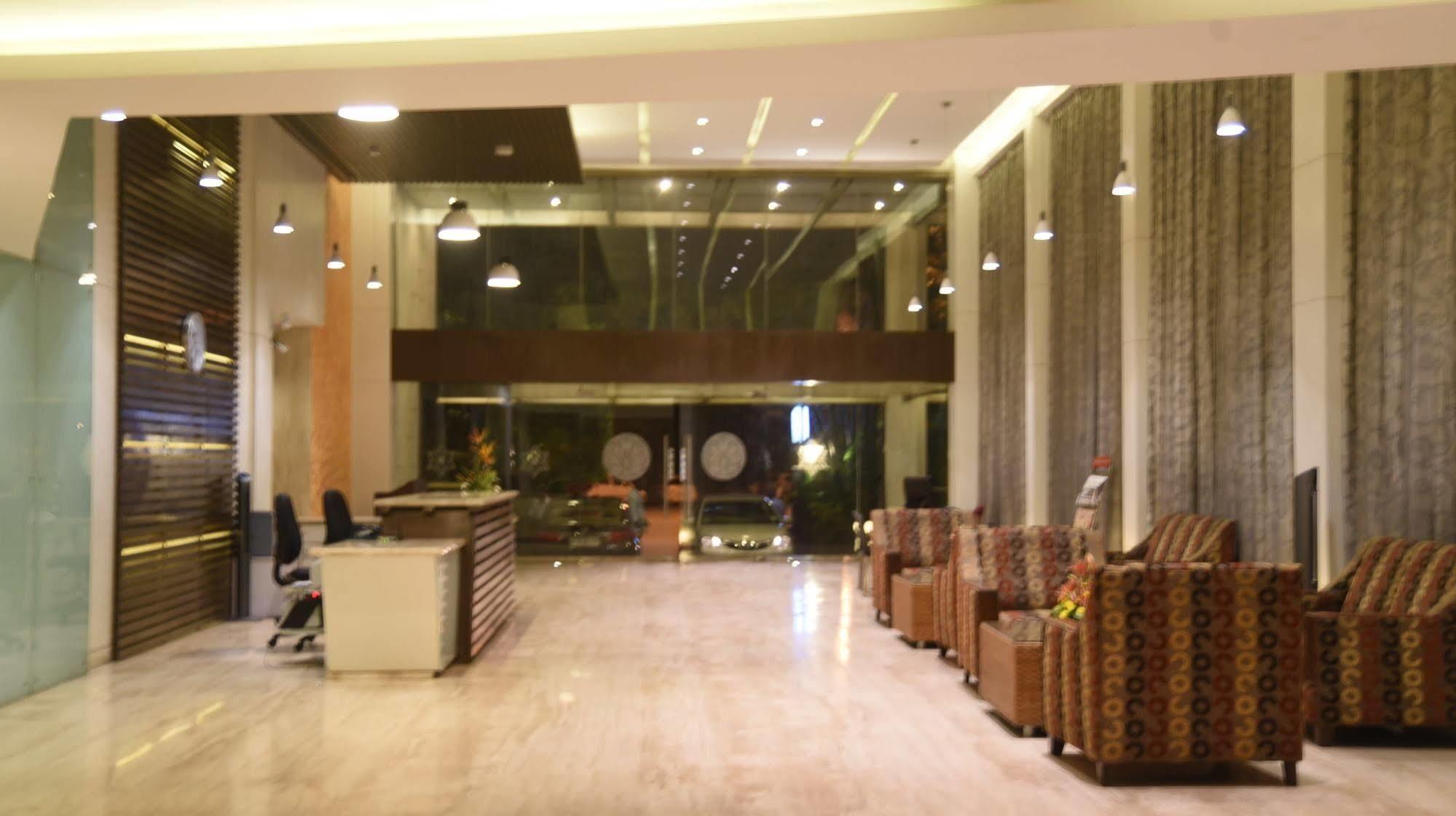 Hotel Maurya Bangalore Bagian luar foto
