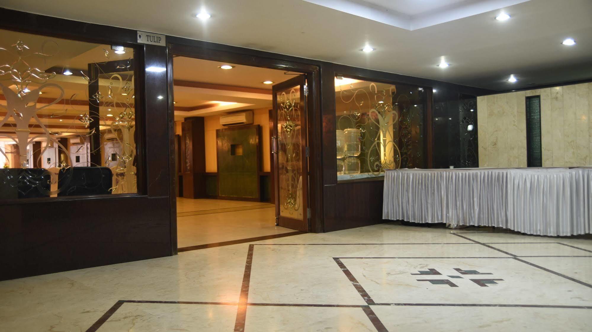 Hotel Maurya Bangalore Bagian luar foto