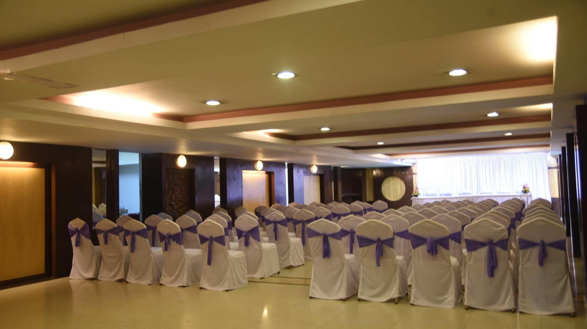 Hotel Maurya Bangalore Bagian luar foto