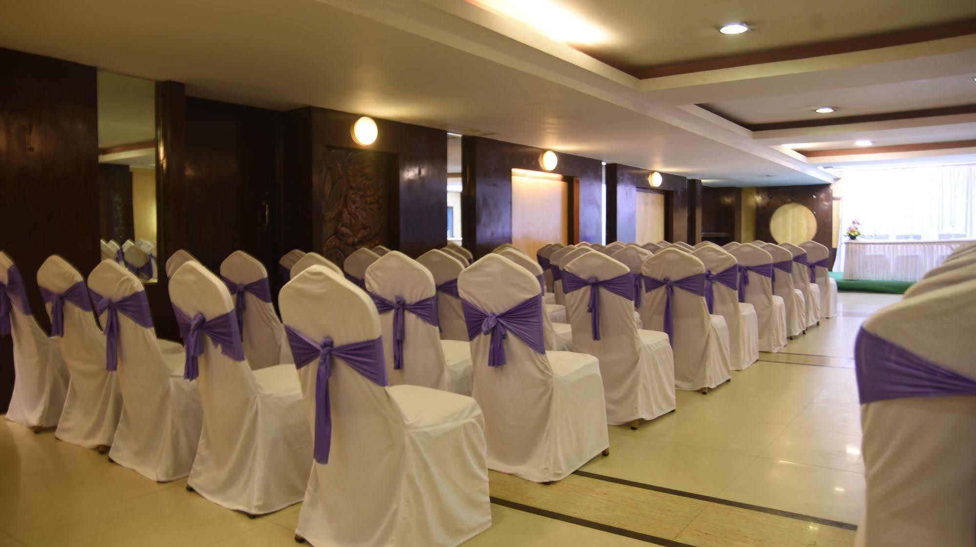 Hotel Maurya Bangalore Bagian luar foto