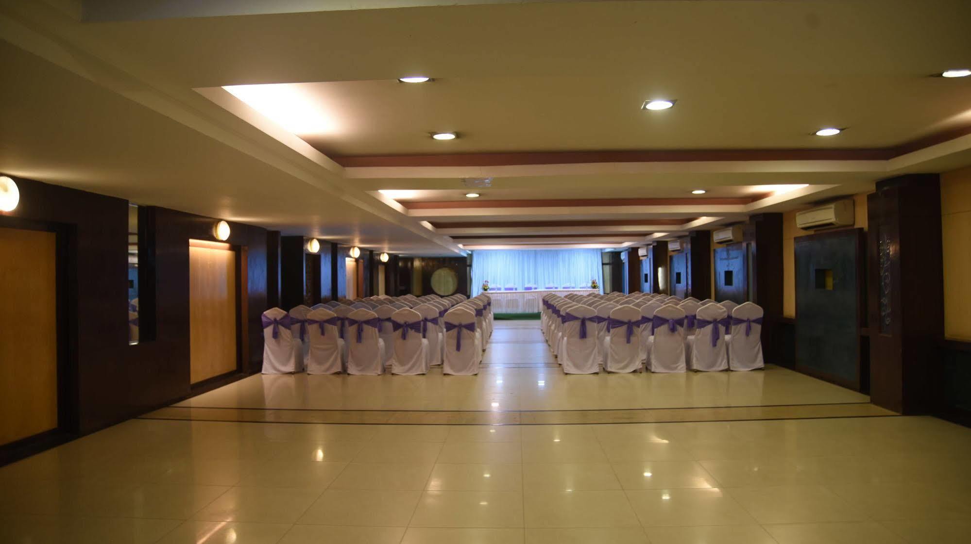 Hotel Maurya Bangalore Bagian luar foto