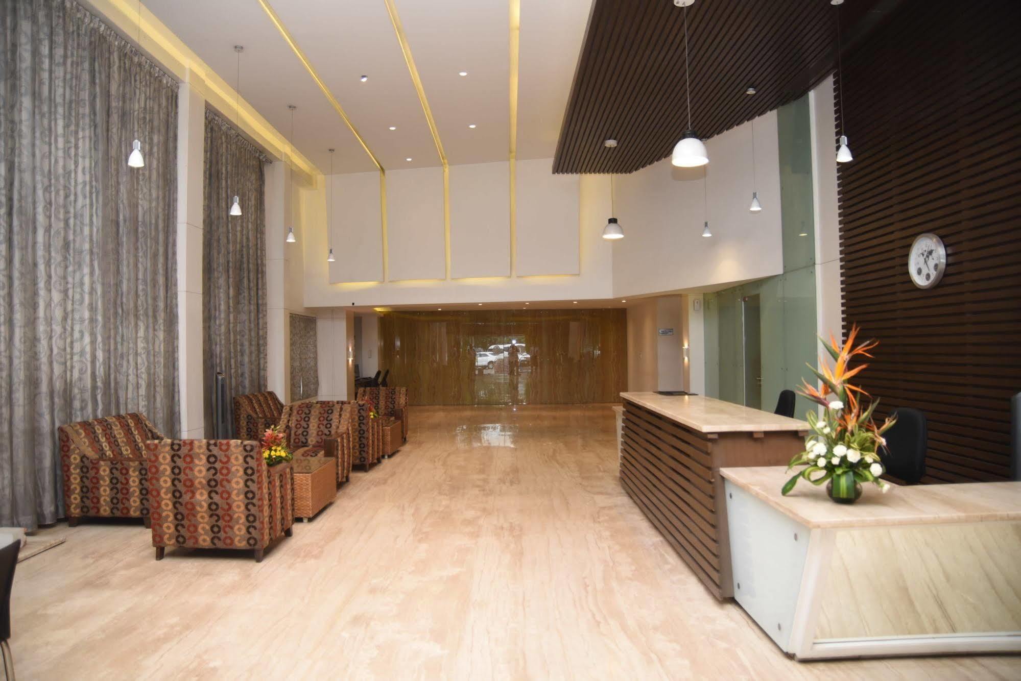 Hotel Maurya Bangalore Bagian luar foto