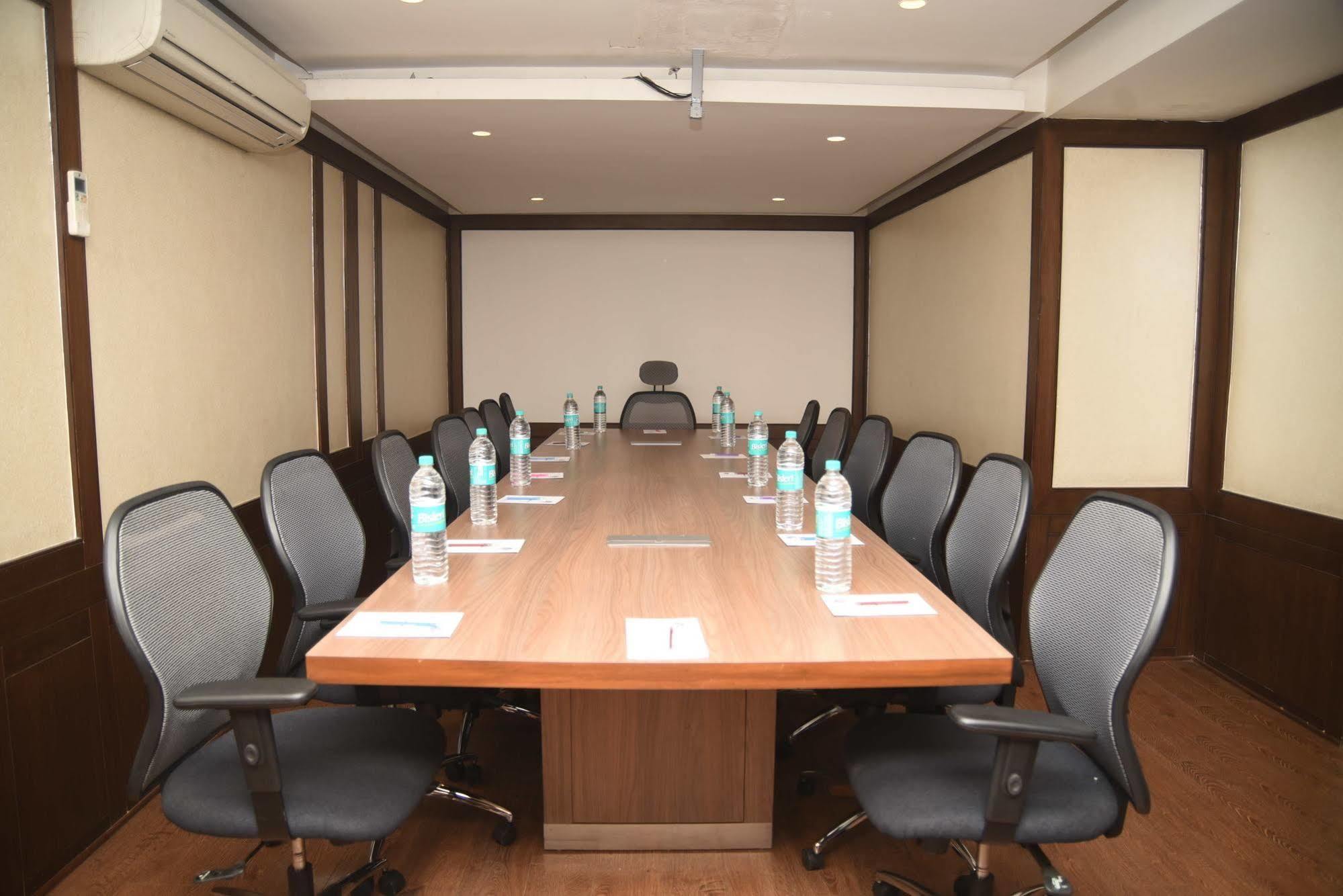 Hotel Maurya Bangalore Bagian luar foto